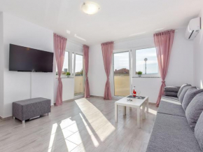 Peaceful Villa in Dramalj with bubble bath